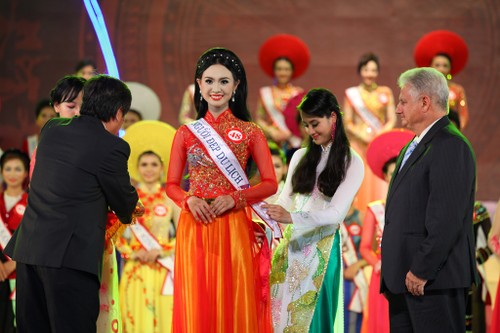 Hình ảnh đêm chung kết Hoa hậu Dân tộc 2013  - ảnh 10